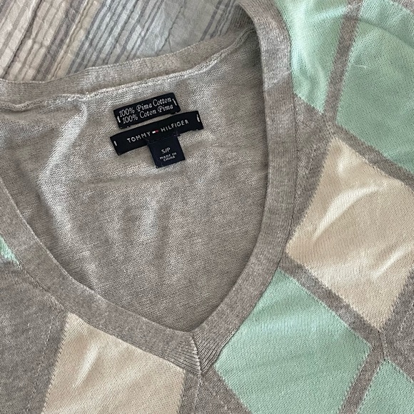 Tommy Hilfiger  V Neck Sweater size S/P - Picture 2 of 10